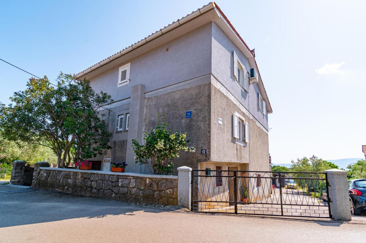 Apartments And Rooms With Parking Space Skrbcici, Krk - 21231 Екстериор снимка
