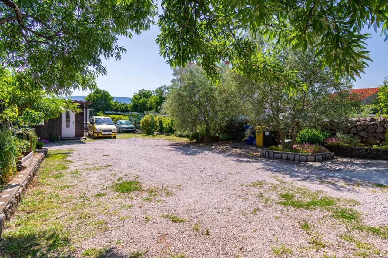 Apartments And Rooms With Parking Space Skrbcici, Krk - 21231 Екстериор снимка