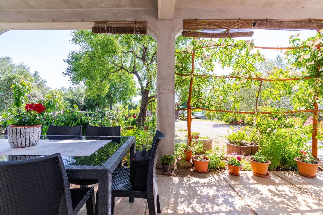 Apartments And Rooms With Parking Space Skrbcici, Krk - 21231 Екстериор снимка