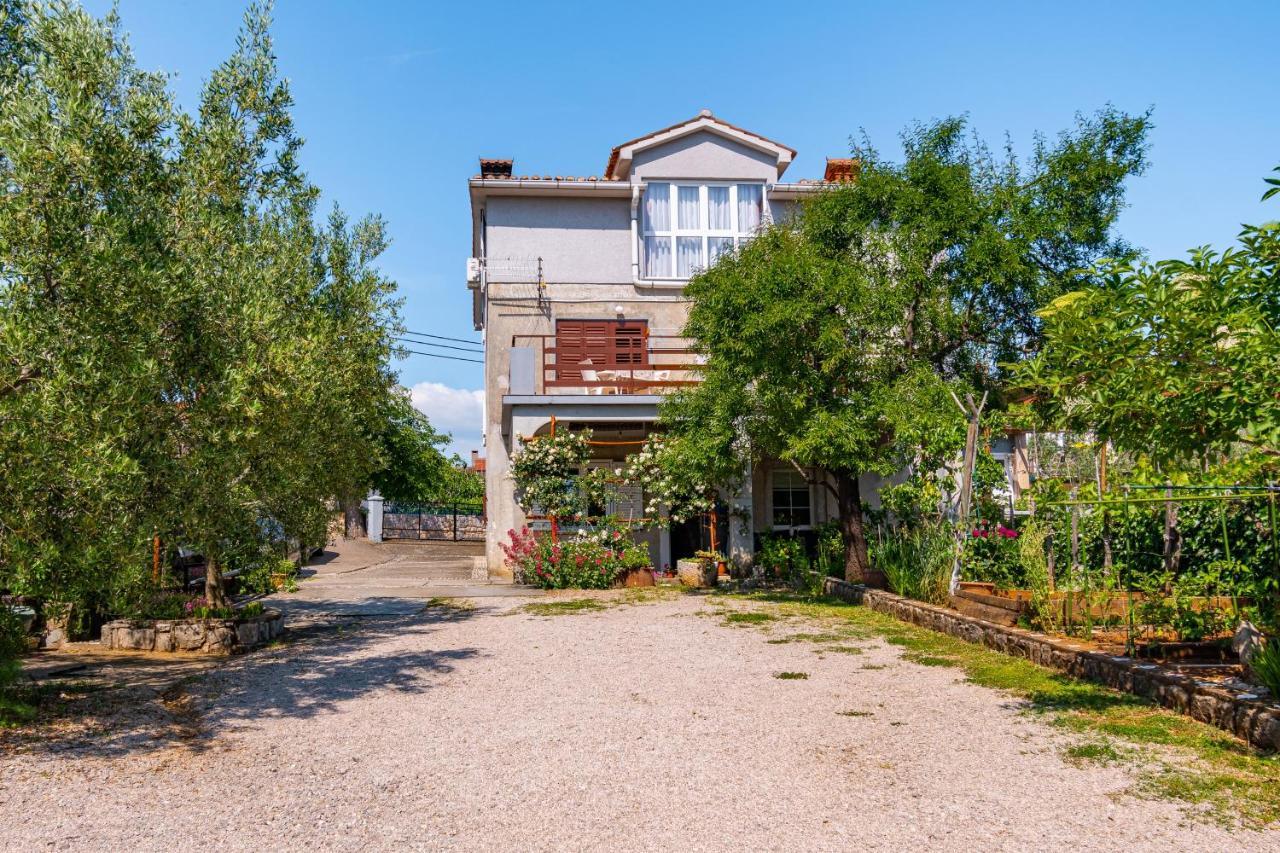 Apartments And Rooms With Parking Space Skrbcici, Krk - 21231 Екстериор снимка