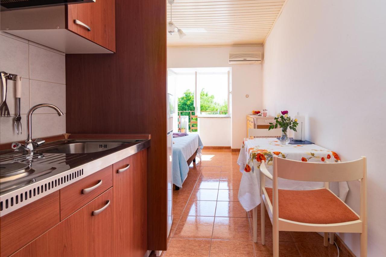 Apartments And Rooms With Parking Space Skrbcici, Krk - 21231 Екстериор снимка