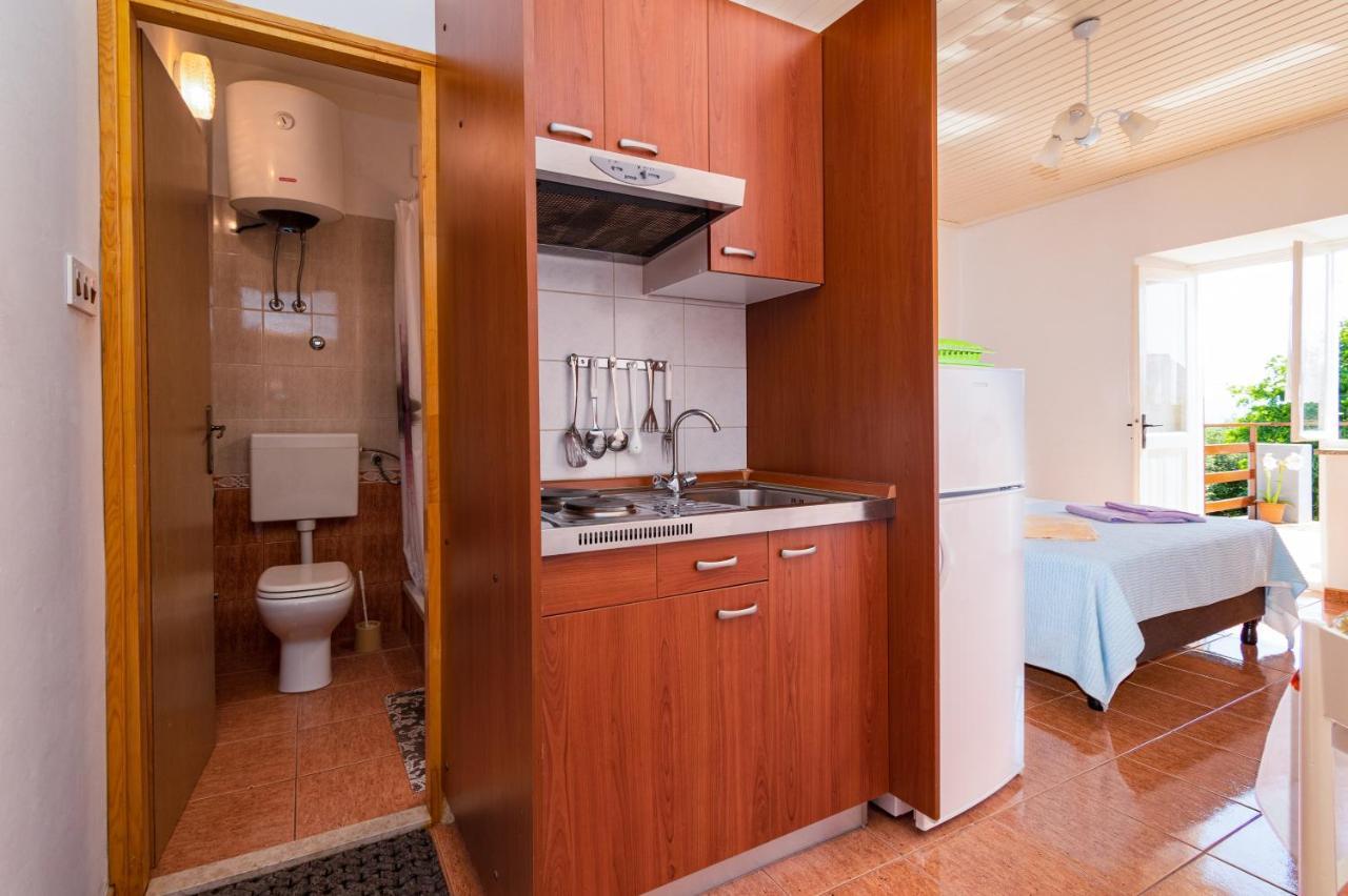 Apartments And Rooms With Parking Space Skrbcici, Krk - 21231 Екстериор снимка