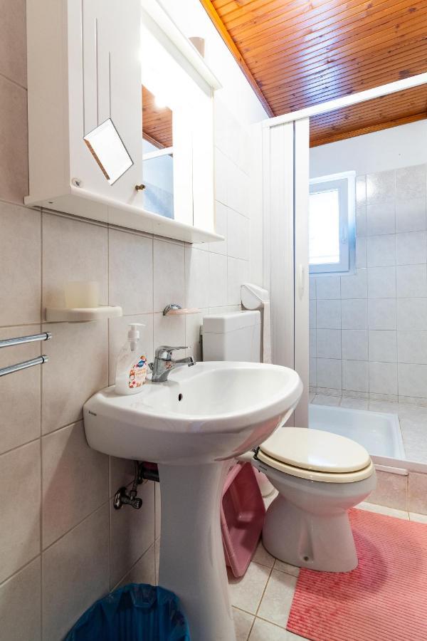 Apartments And Rooms With Parking Space Skrbcici, Krk - 21231 Екстериор снимка