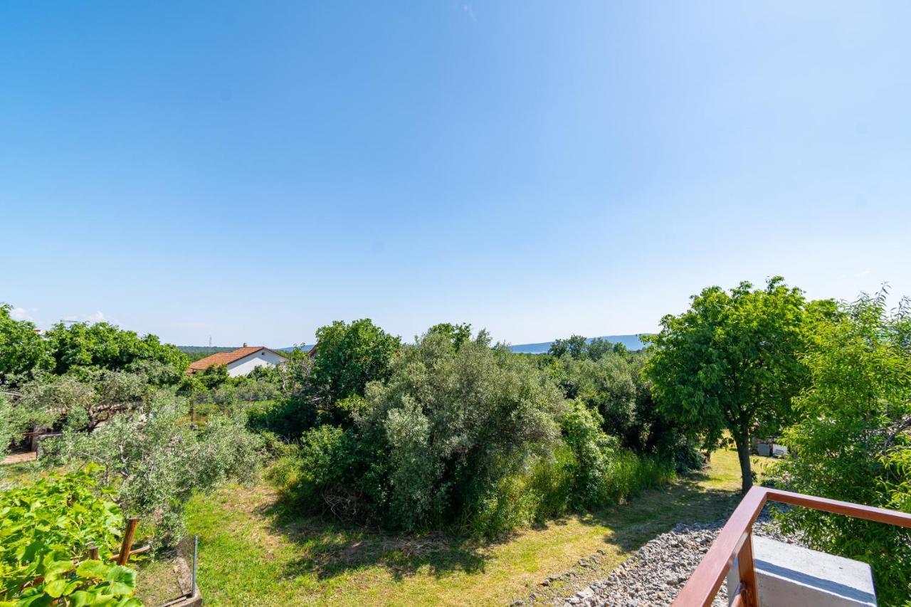 Apartments And Rooms With Parking Space Skrbcici, Krk - 21231 Екстериор снимка