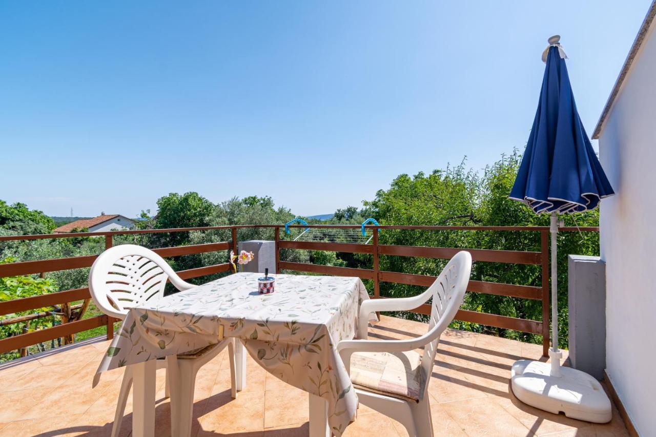 Apartments And Rooms With Parking Space Skrbcici, Krk - 21231 Екстериор снимка