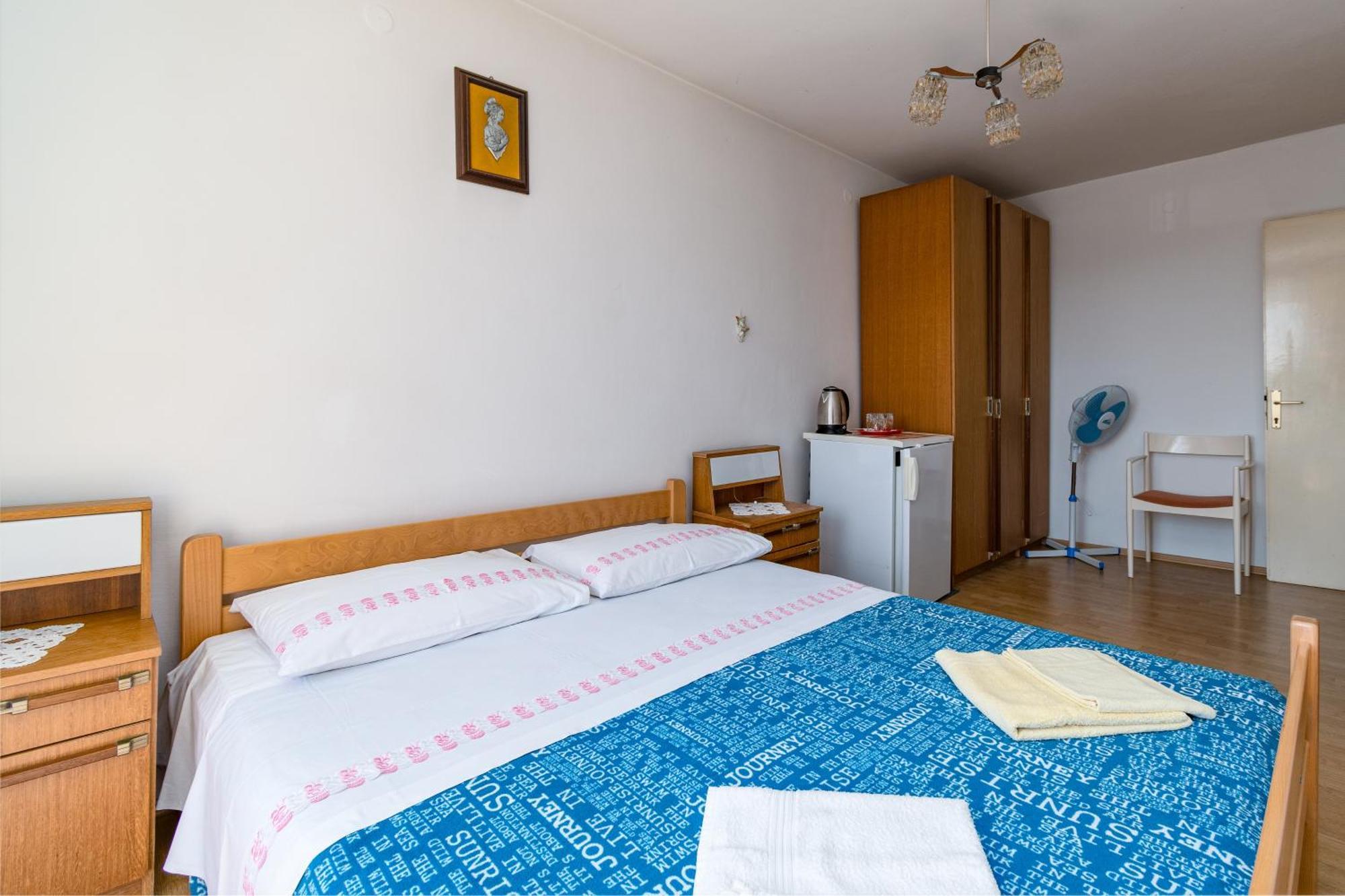 Apartments And Rooms With Parking Space Skrbcici, Krk - 21231 Стая снимка