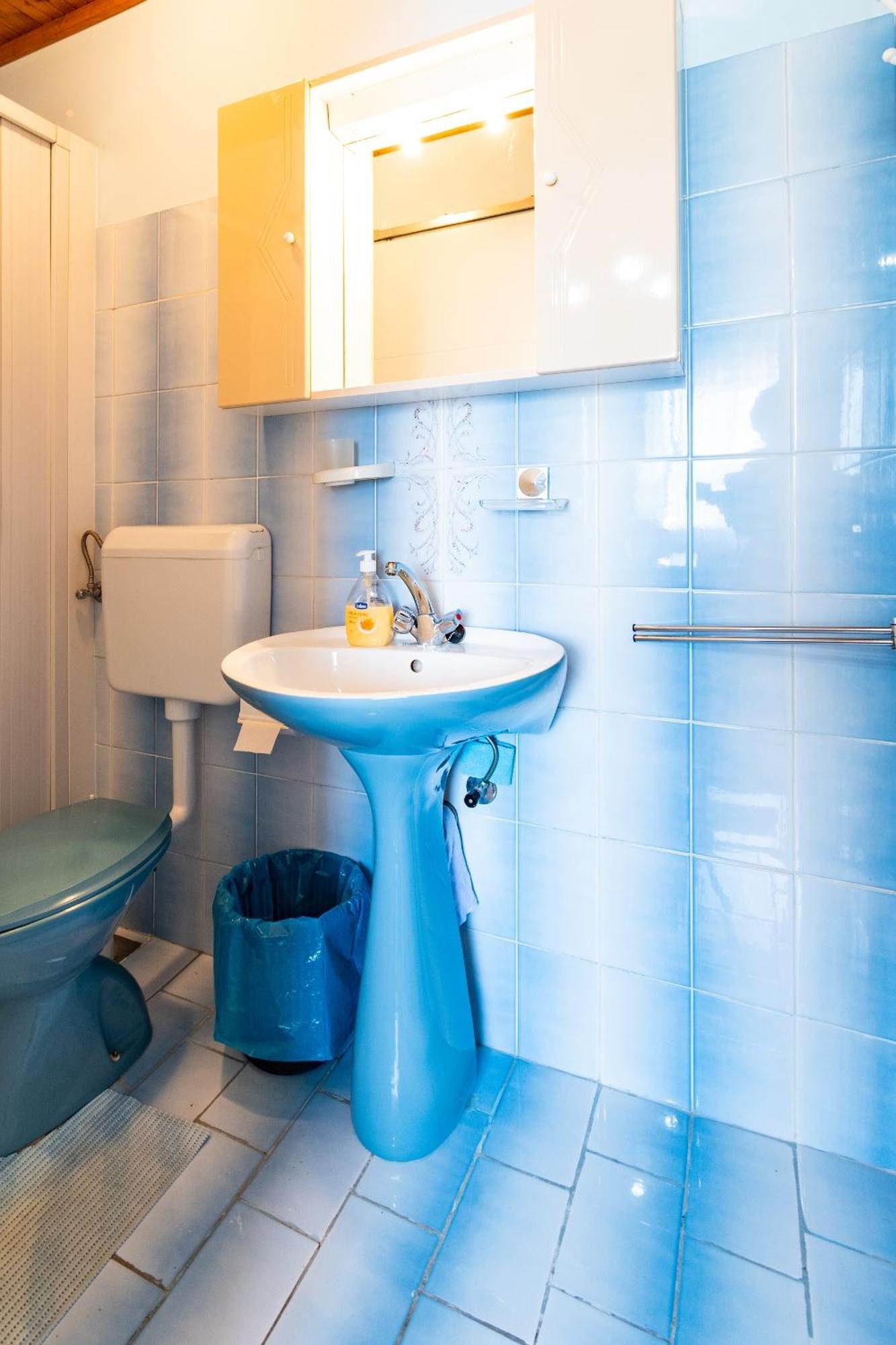 Apartments And Rooms With Parking Space Skrbcici, Krk - 21231 Стая снимка